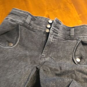 Stylish High-Waisted Gray Jeans From Kut